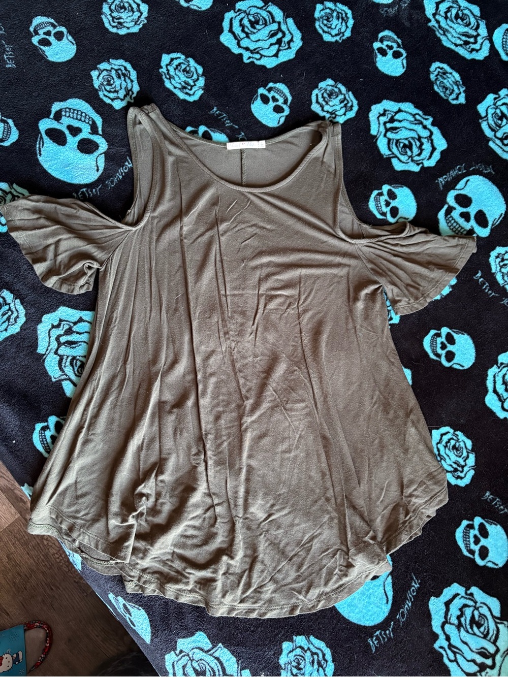 Heart Hips Olive Green Cold-Shoulder Tunic